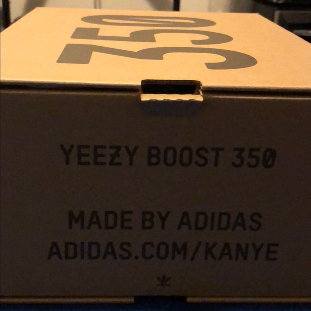 Yeezy Boost 350 tripleWhite size 9.5 NEW/AUTHENTIC